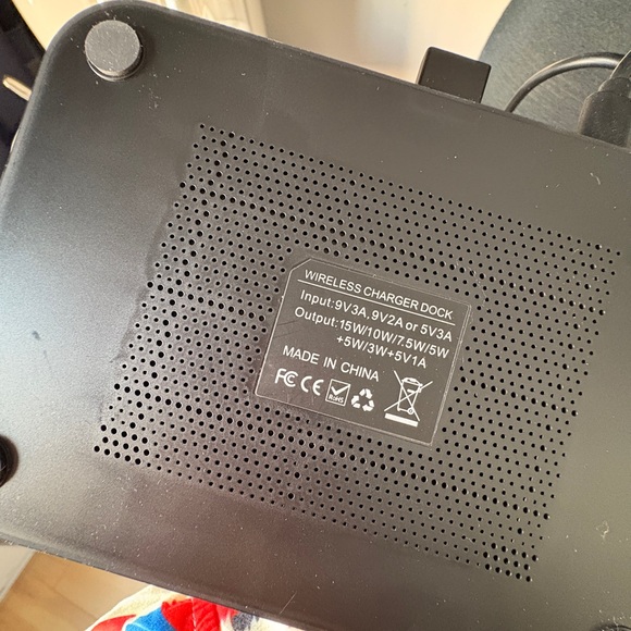 Black Wireless Charger Stand - Picture 6 of 8